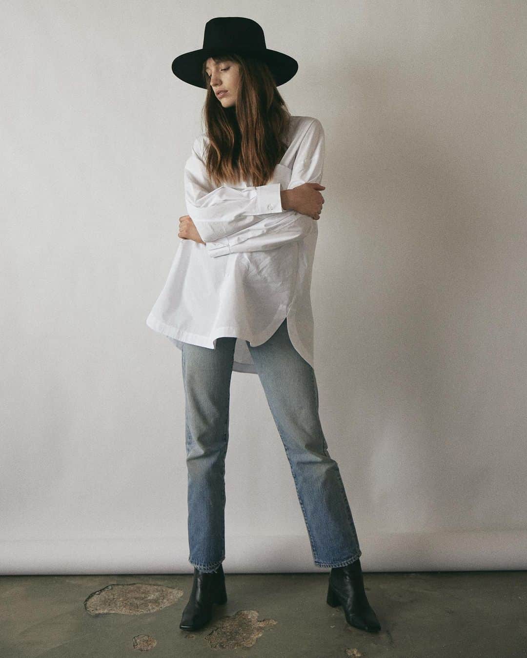 JanessaLeoneさんのインスタグラム写真 - (JanessaLeoneInstagram)「LENNON ____ A minimal, stiffened style with no hardware from our Essential Black Hat Collection.  #janessaleone」2月18日 5時06分 - janessaleone