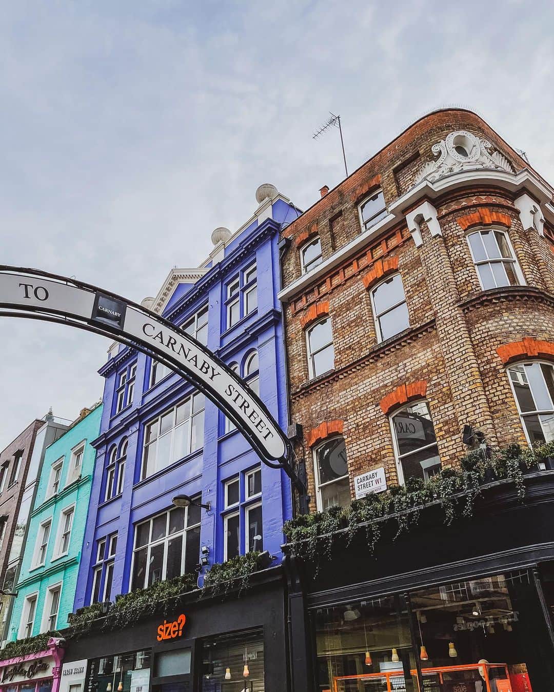 @LONDON | TAG #THISISLONDONさんのインスタグラム写真 - (@LONDON | TAG #THISISLONDONInstagram)「All is calm in #CarnabyStreet... 💖  Anyone else miss shopping in Carnaby?! 🙌🏼🙌🏼👇🏼👇🏼 // 📸 @MrLondon   ___________________________________________  #thisislondon #lovelondon #london #londra #londonlife #londres #uk #visitlondon #british #🇬🇧 #carnaby #carnabylondon #londonshopping」2月17日 23時48分 - london