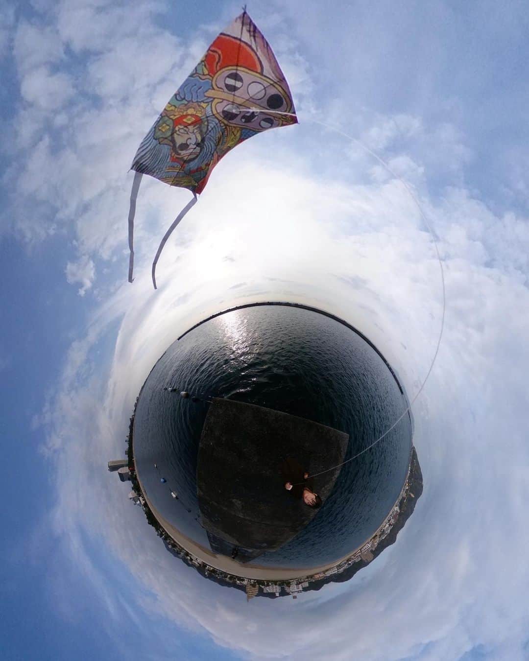 Official RICOH THETAさんのインスタグラム写真 - (Official RICOH THETAInstagram)「Take advantage of those windy days and grab your kite & RICOH THETA camera! 🪁 Swipe to see this image edited as a fun tiny planet shot using our dedicated app, THETA+! ➡️  📸: @shinichillout54  . . . . . #ricohusa #ricoh #ricohimaging #theta360 #lifein360 #360camera #360view #camera #cameratips #cameralover #photographylovers #photographer #photooftheday #beachphotography #beachphoto #outdoorphotography #outdoorphoto #tinyplanet #tinyplanetphotography #kiteflying #tinyplanets」2月17日 23時49分 - theta360official