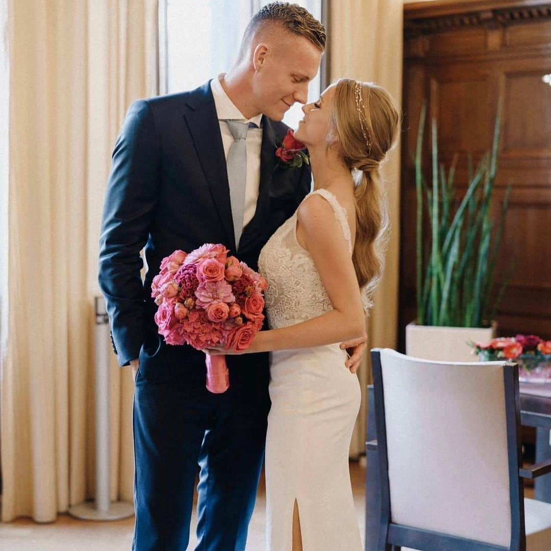 ベルント・レノのインスタグラム：「Happy birthday to my beautiful wife ❤️💍」