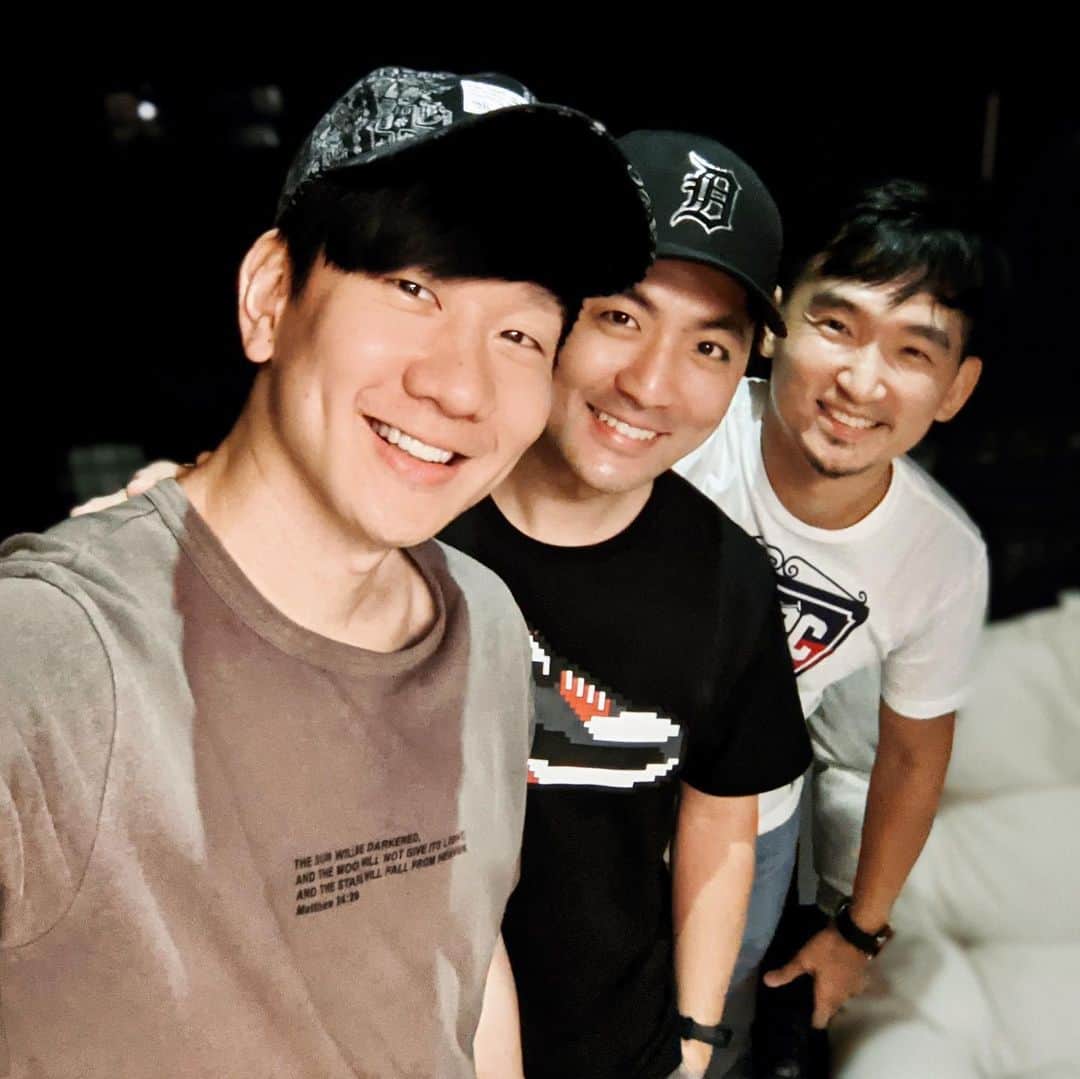 林俊傑のインスタグラム：「Time with the homies! Part 1... 跟兄弟們見面！」