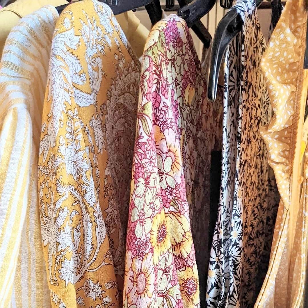 T.J.マックスのインスタグラム：「Tops that give a whole new meaning to “rise & shine” ☀️ (📷: @classthecloset)」