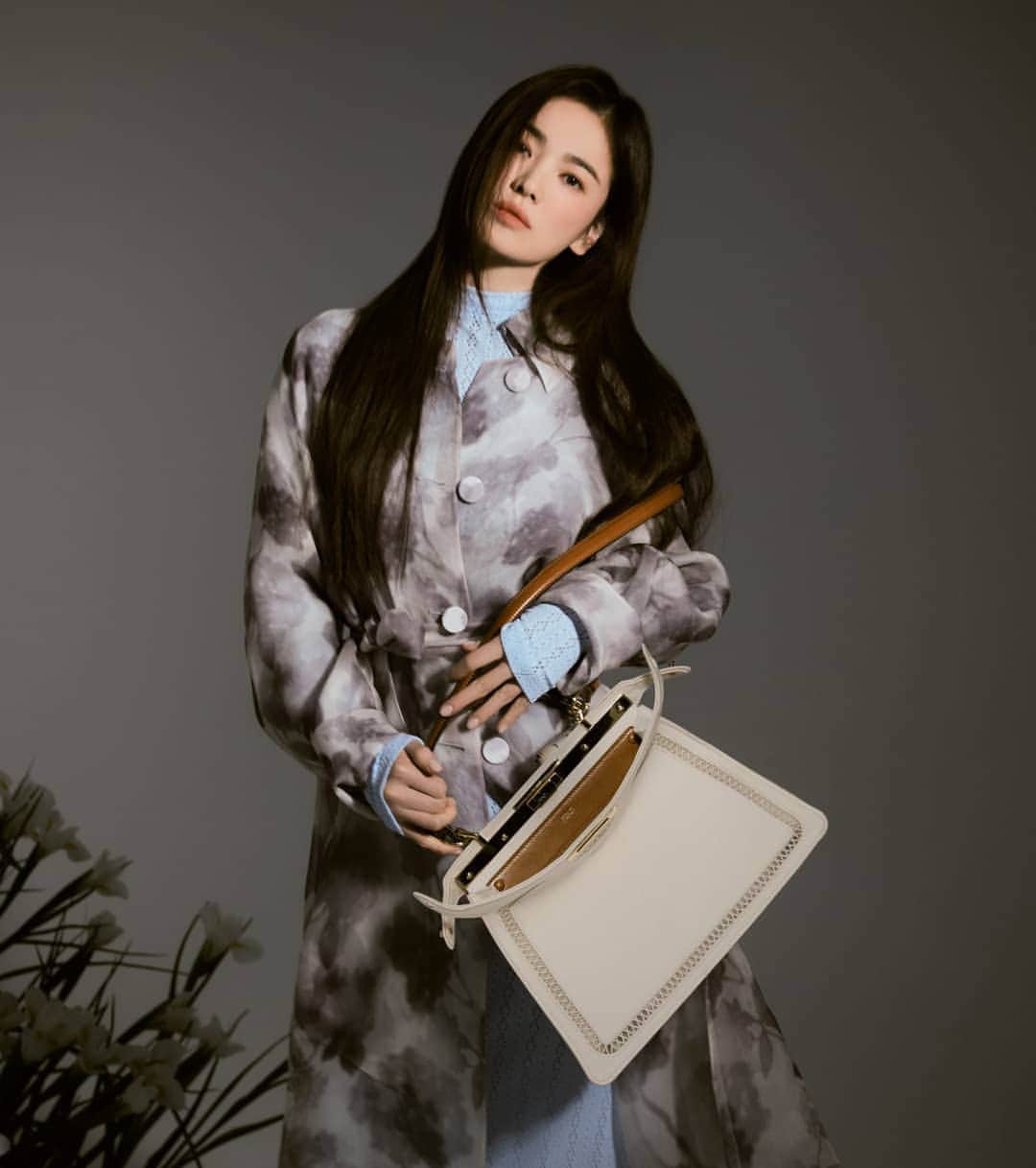 Fendiのインスタグラム：「Talented, confident, and undeniably stylish with an effortless edge. Just announced as the new #FendiAmbassador, Korean actress @kyo1122 is captured in the #FendiSS21 total look. #HyeKyoSong   Media: @harpersbazaarkorea  Photographer: @mokjungwook Editor: Hwang Inae  Styling: Kim Hyunkyoung  Hair: Lee Iljung  Makeup: Jo Eunjeong」