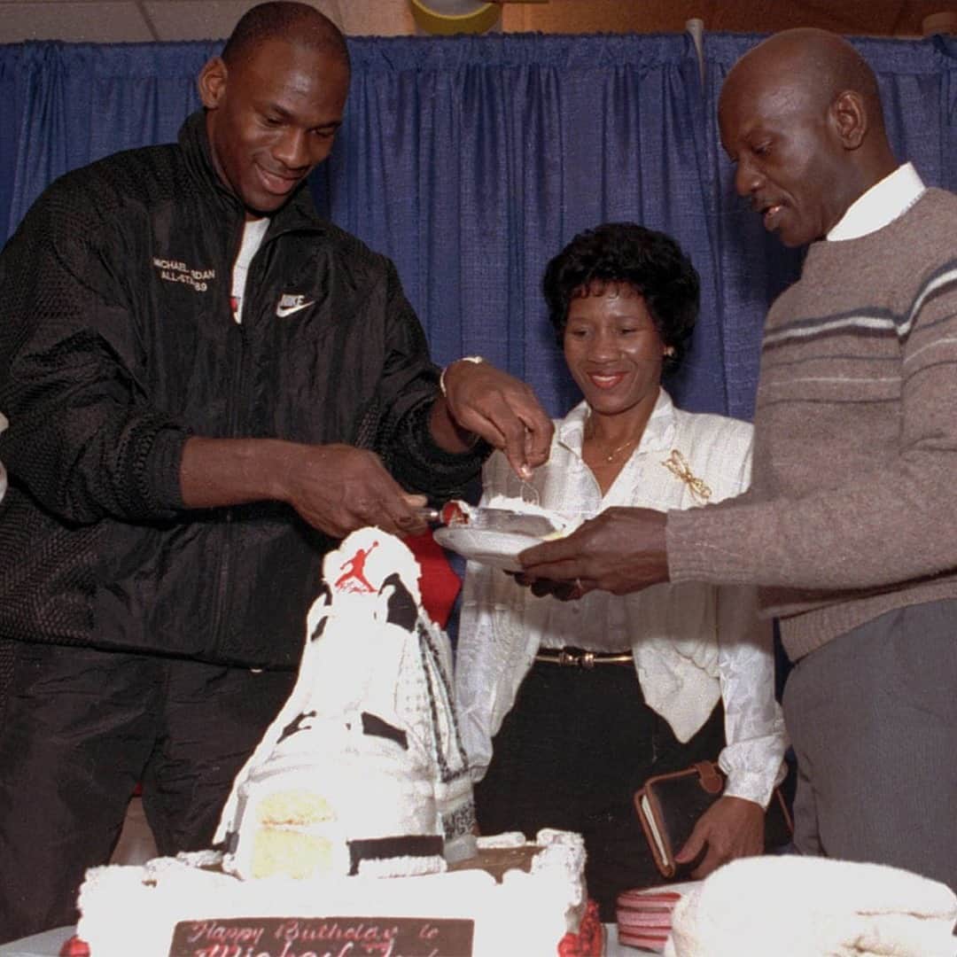 HYPEBEASTさんのインスタグラム写真 - (HYPEBEASTInstagram)「@hypebeastsports: Michael Jordan turns 58 today, happy birthday to the GOAT! What's your favorite MJ moment?⁠ Photo: Charles Bennett/AP」2月18日 0時02分 - hypebeast
