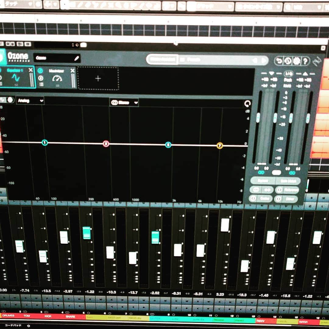 松尾雄一のインスタグラム：「さぁ次の動画の曲をozone9で仕上げ～」