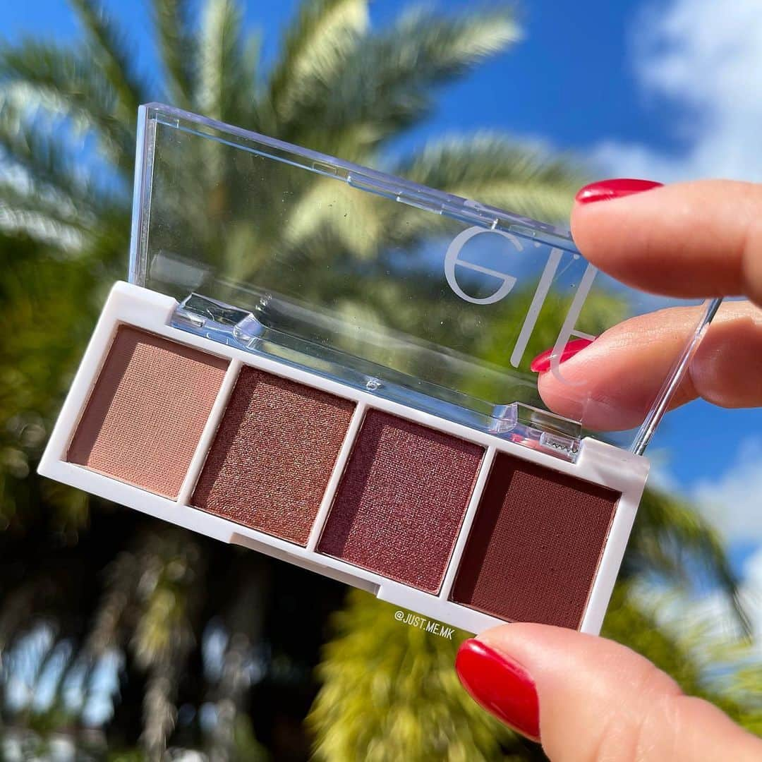 e.l.f.さんのインスタグラム写真 - (e.l.f.Instagram)「Dreaming of summer days ahead 🌴😍 Bite Size Eyeshadow in Berry Bad is thriving in the sun with a mix of ultra-pigmented matte and shimmer shades ✨  Tap to shop for $3 🙌 📷: @just.me.mk #eyeslipsface #elfingamazing #elfcosmetics #crueltyfree #vegan」2月18日 0時21分 - elfcosmetics