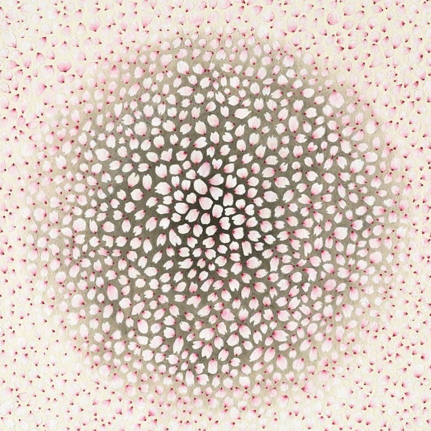 のインスタグラム：「🌸 Full Circle 🌸 新しくまたはじまる　  Repost from @praise.shadows.art   We are honored to present the U.S. premiere of Yuri Shimojo's monumental painting series Memento Mori, opening at the gallery on March 11, the tenth anniversary of the 2011 Tōhoku earthquake and tsunami, the most powerful earthquake ever recorded in Japan. Dedicated to the memory of the lives lost in the natural and nuclear disaster, it was previously shown only in Kyoto (2013) and Tokyo (2014). This body of work is considered Shimojo’s most significant to date. In addition to the paintings, the artist will present a new mixed-media installation dedicated to the victims of Tōhoku, as well as the millions of people who have lost their lives to Covid-19. ⁠ ⁠ This show will be a space for healing, remembrance, and dedication. We look forward to welcoming you in March.⁠ ⁠ The work shown here is Sakura, the painting that started it all. Please visit the link in our bio to learn more about Memento Mori.⁠ ⁠ @yurishimojo #YuriShimojo_MementoMori⁠ #sakura #cherryblossom⁠ #mementomori #rememberyourmortality  #ContemporaryDrawing   １０年目の #下條ユリメメントモリ」