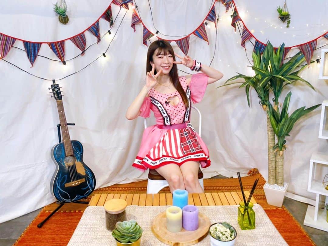 ぱいぱいでか美のインスタグラム：「える知ってるか。ぱいぱいでか美は音楽番組で、MCをしている。 . インスタではお知らせしてなかった気がしますが！ MUSIC ON TV！(エムオン)の『ZOOM UP！』内コーナー、 「TREND ZOOM UP!」でMCしてます🎤 今話題のアーティストの皆さんにインタビューをしていくミニコーナーですよん✌🏻 放送日は隔週水曜の26時。リピート放送もあります。 1月に全4回予定の冠コーナーが伸びて伸びて全9回を迎え無事最終回を迎えたんですが、 終わったあとに別コーナーでMCとして起用して頂き ありがたい限りですー！！！！！ . #musicontv #エムオン #zoomup #trendzoomup #ぱいぱいでか美 #でか美ちゃん」