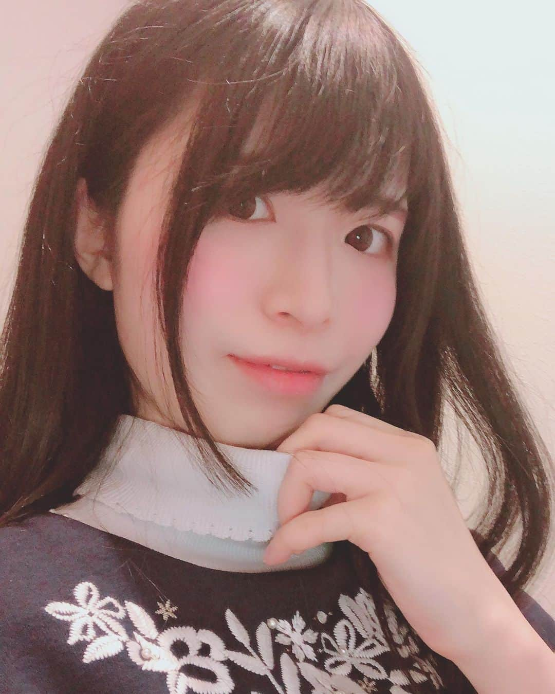 大谷翔子のインスタグラム：「甘いもの我慢してるけどめちゃくちゃ食べたくなりらまくってる(´；ω；｀) 食べないけど！  #AV女優 #大谷翔子 #長身女子 #高身長女子 #長身美脚 #脚フェチ #美脚 #足フェチ #フォロワー募集中」