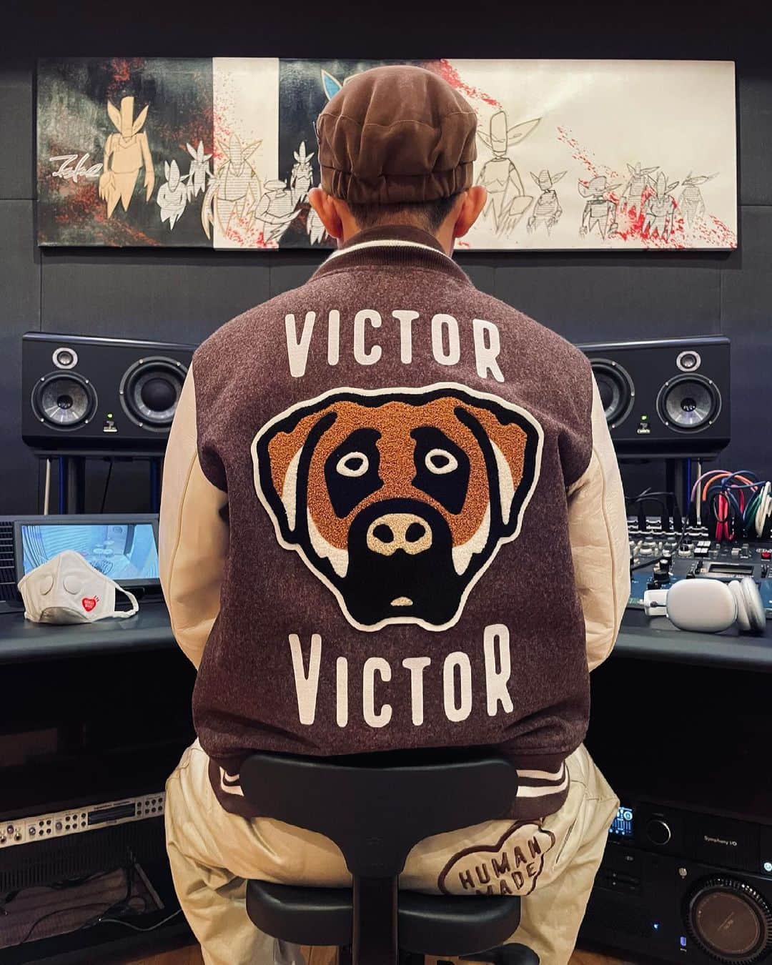 NIGOのインスタグラム：「I have just signed with Universal Music Group 🌐 New album coming soon on Victor Victor 💿」