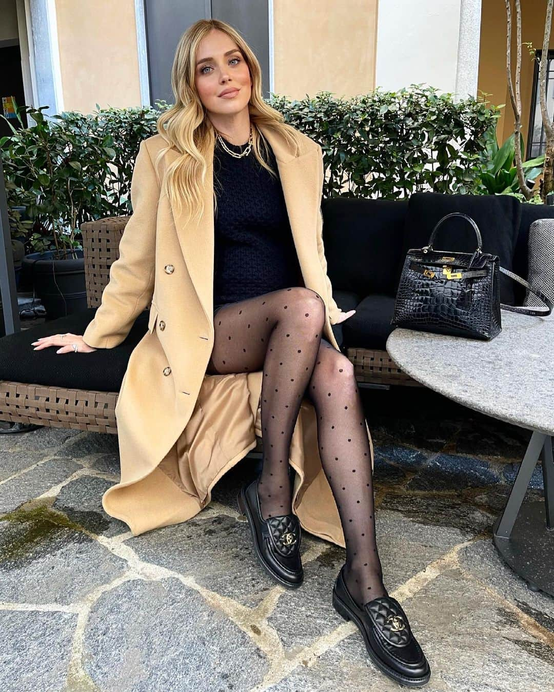 キアラ・フェラーニさんのインスタグラム写真 - (キアラ・フェラーニInstagram)「My go to look for these Winter days 🤗 These polka dot tights are from @calzedonia maternity collection 💘#ChiaraWearsCalzedonia #Calzedonia #adv」2月18日 0時38分 - chiaraferragni