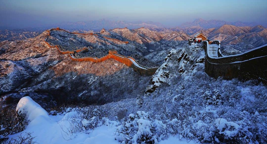 オリンピックさんのインスタグラム写真 - (オリンピックInstagram)「With #1YearToGo until @beijing2022, witness these magical shots of the wall after snowfall. ❄️ The Opening Ceremony of the #Beijing2022 Winter Olympic Games is set to feature the iconic Great Wall of China. ⁠⠀ Hit the link in bio for all you need to know on the upcoming Winter Olympic Games. ⁠⠀ #StrongerTogether」2月18日 0時45分 - olympics