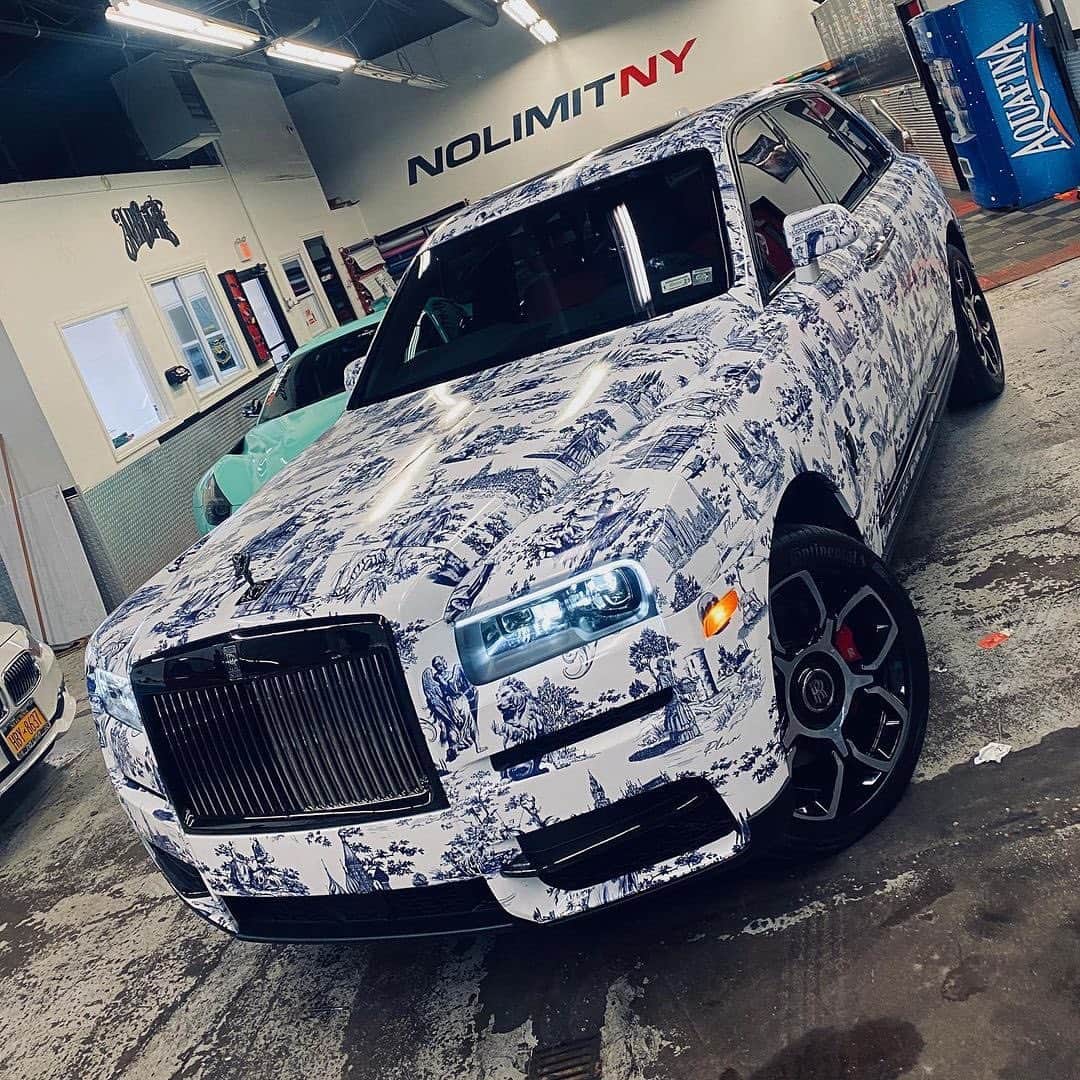 CarsWithoutLimitsさんのインスタグラム写真 - (CarsWithoutLimitsInstagram)「Wallpaper Cullinan done by @mr_nolimit01 #NOLimitAutoBody #CarsWithoutLimits #cullinan @pcny」2月18日 0時56分 - carswithoutlimits