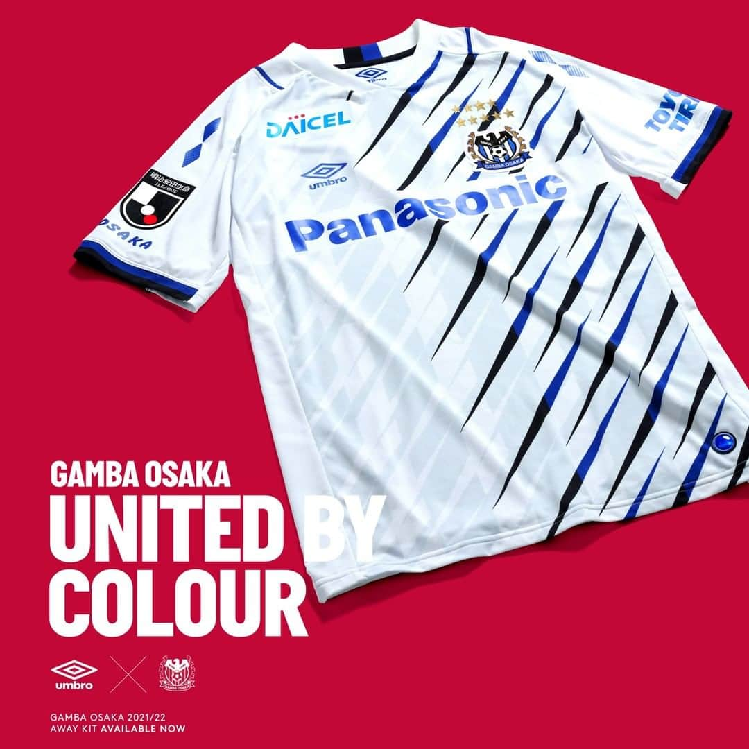 UMBROさんのインスタグラム写真 - (UMBROInstagram)「United by colour 🔵⚫️⚪️.  Showcasing the new 21/22 @gambaosaka_official Home and Away jerseys.  #Umbro #UmbroFootball #GambaOsaka #ガンバ大阪」2月18日 0時52分 - umbro