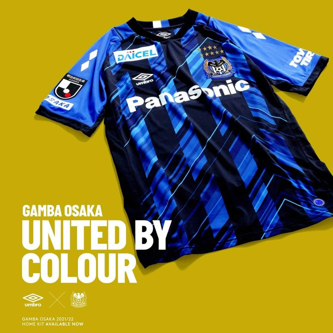 UMBROさんのインスタグラム写真 - (UMBROInstagram)「United by colour 🔵⚫️⚪️.  Showcasing the new 21/22 @gambaosaka_official Home and Away jerseys.  #Umbro #UmbroFootball #GambaOsaka #ガンバ大阪」2月18日 0時52分 - umbro