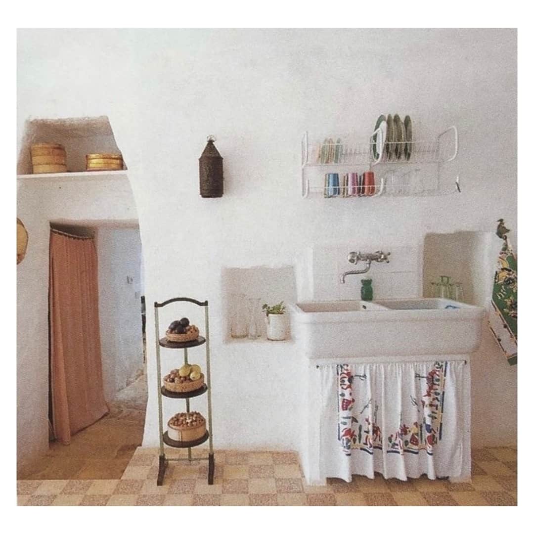マッタのインスタグラム：「For the love of home...⁠ A beautiful home in Puglia, Italy circa 1977⁠ Image from @lanemarinho」