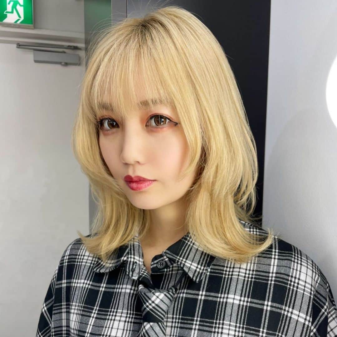 あさちるのインスタグラム：「今日は onespoの服🦋🖤 onespo大好きブランドなのですがなくなっちゃうと聞いたので買いにいった。最近好きなものや場所がどんどんなくなる。時代が変わっていかのをすごく感じる。風の時代‥ちるも前に進むべく新しい事にチャレンジしていこうと思います！ ・ ・ ・  @sbc_yokohama  @dr.hasegawa.yokohama さんに小鼻の相談にいきました。自分の中でもひと段落したタイミングで次のステップのために後悔ないように😇 人から見たら全然気にならない部分かもだけど自分はずっとコンプレックだったので先生に相談して施術やってもらいました。仕上がりはめちゃくちゃ自然🥺腫れたりも全然しなかった！ 長谷川先生はめちゃくちゃ上手い先生です。 同じような悩みがある人に届けばいーな🏵」