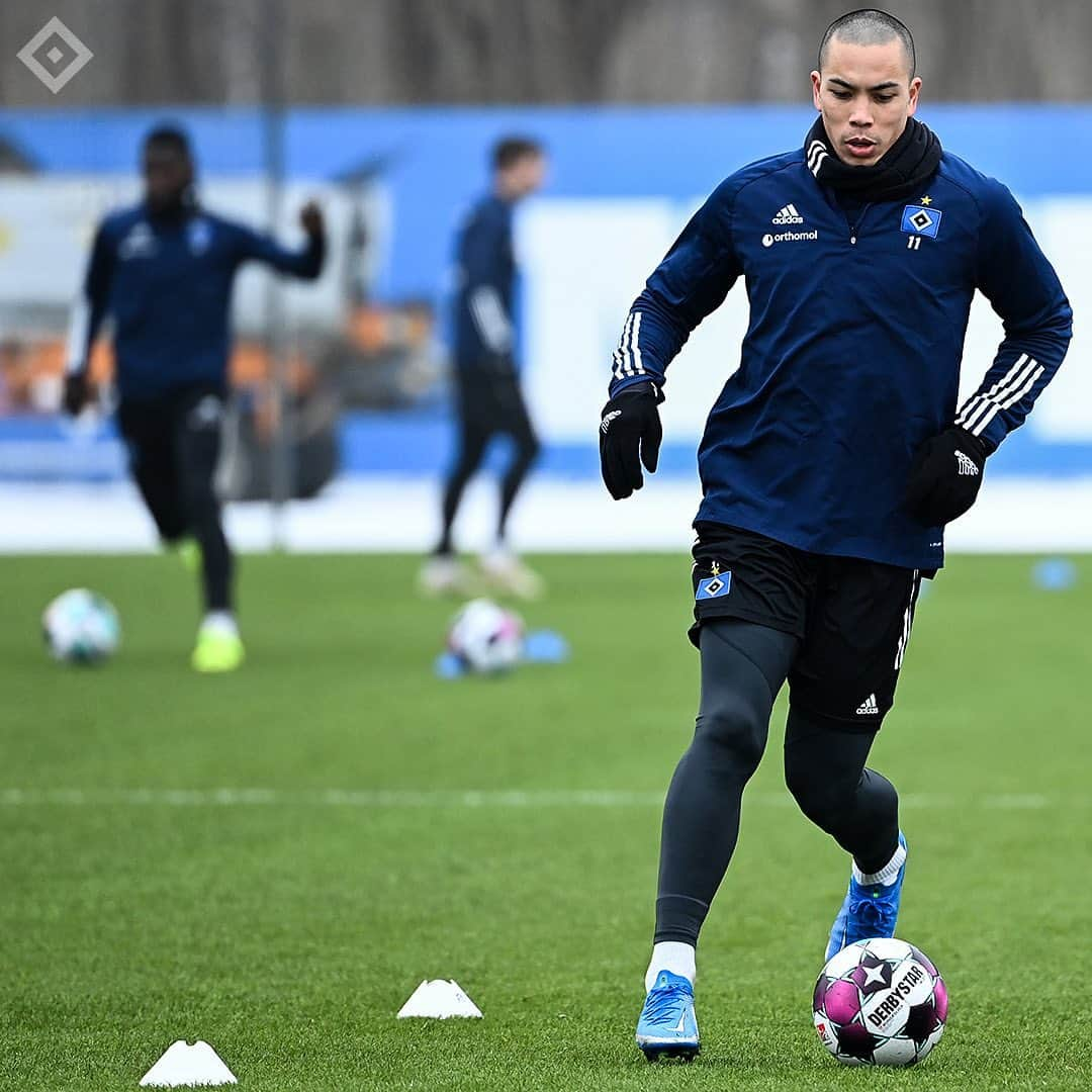 ハンブルガーSVさんのインスタグラム写真 - (ハンブルガーSVInstagram)「Kick it like Kalle, Bryan und der Rest der Mannschaft ☄️ Außerdem freuen wir uns in dieser Woche über das Teamtraining-Comeback von @bwoody22 💪🏽🔙 #nurderHSV #Training #Volkspark 📸 @witters_sportfotografie」2月18日 1時00分 - hsv