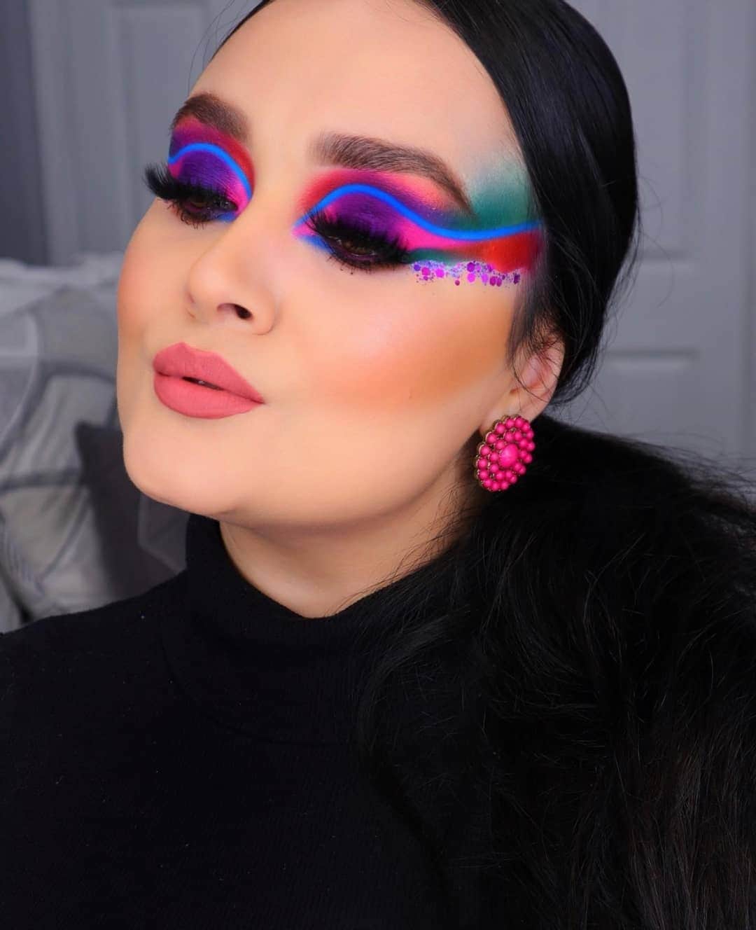 the Balmのインスタグラム：「Smudge proof (and mask proof) lips 👄 with Meet Matt(e) Hughes. @monikasanchez_ in shade Sincere 💖  #thebalm #thebalmcosmetics #thebalmeu #lipstick #lips #makeup #glam #maskproof #beauty #crueltyfreebeauty」