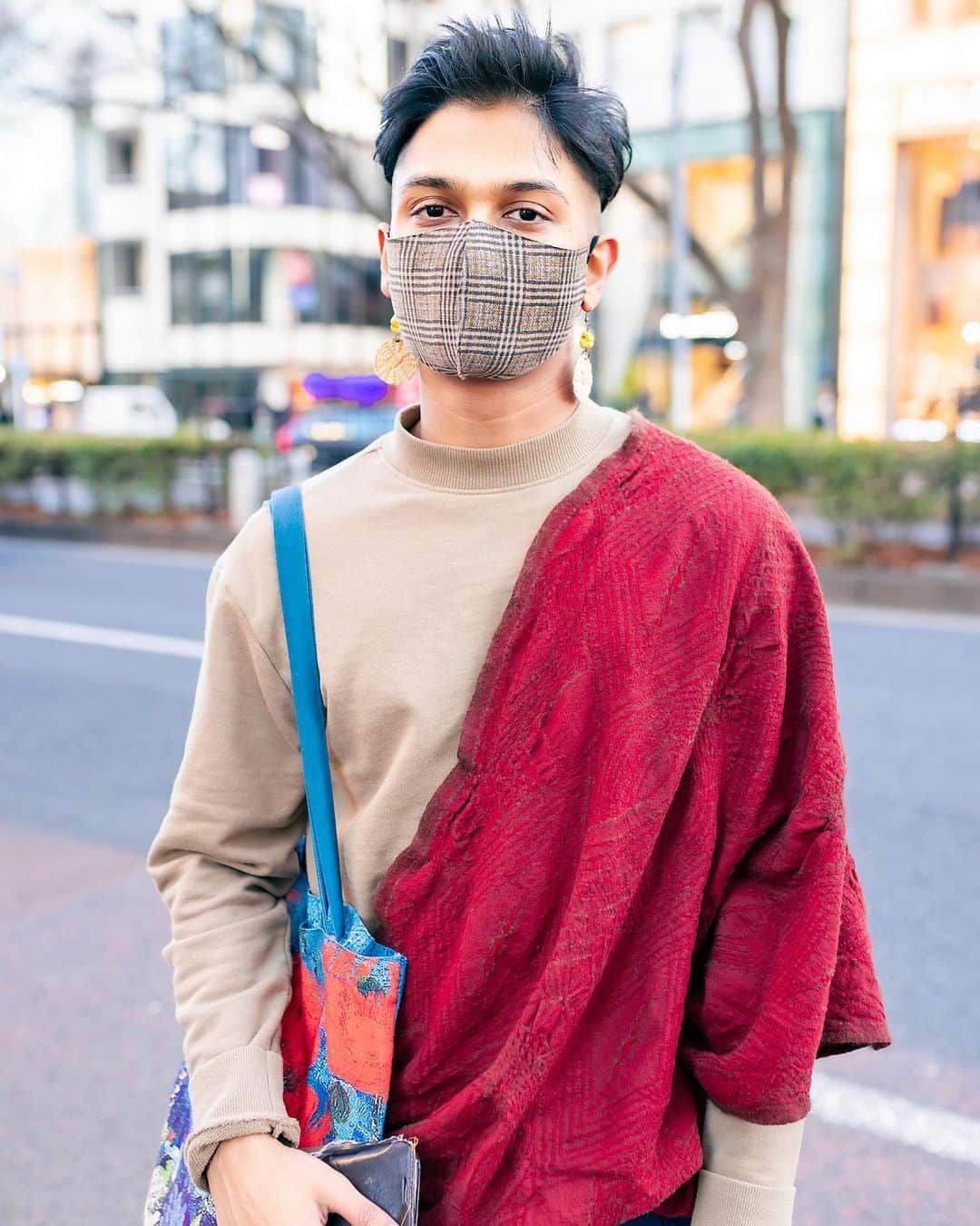 Harajuku Japanさんのインスタグラム写真 - (Harajuku JapanInstagram)「Tokyo-based consultant Imran on the street in Harajuku wearing a look - featuring some items purchased in Nepal - that includes a shawl over a sweater, a linen skirt, leggings, a painted tote bag, and lace up boots.」2月18日 1時11分 - tokyofashion