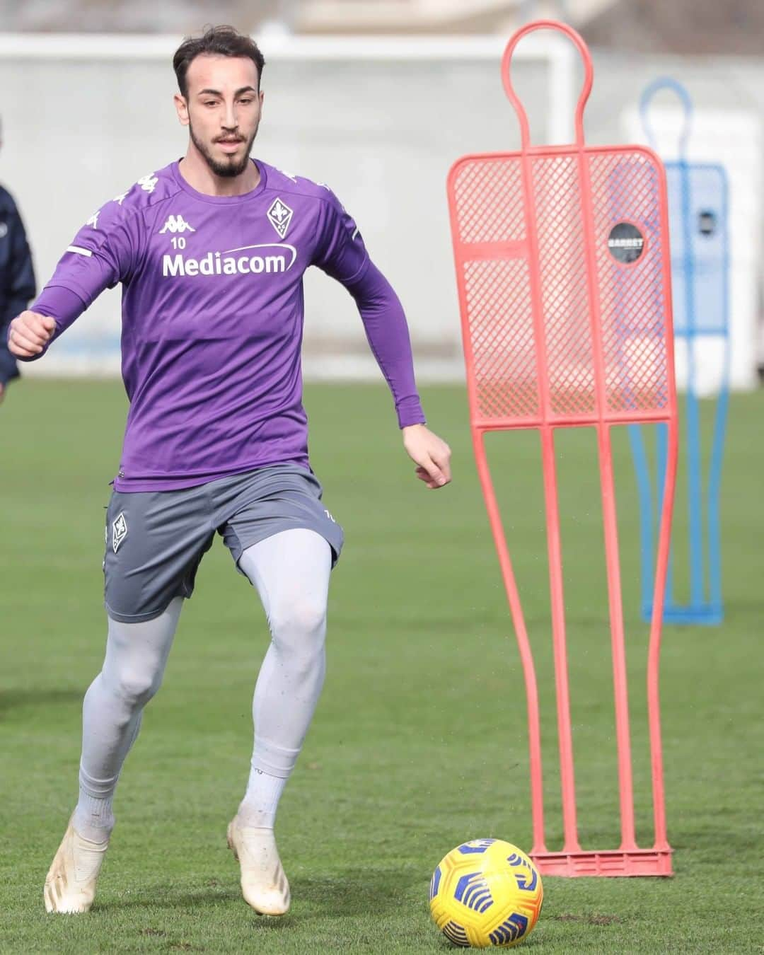 ACFフィオレンティーナさんのインスタグラム写真 - (ACFフィオレンティーナInstagram)「Work work work.  #ForzaViola 💜 #Fiorentina #FiorentinaSpezia #Castrovilli」2月18日 1時18分 - acffiorentina