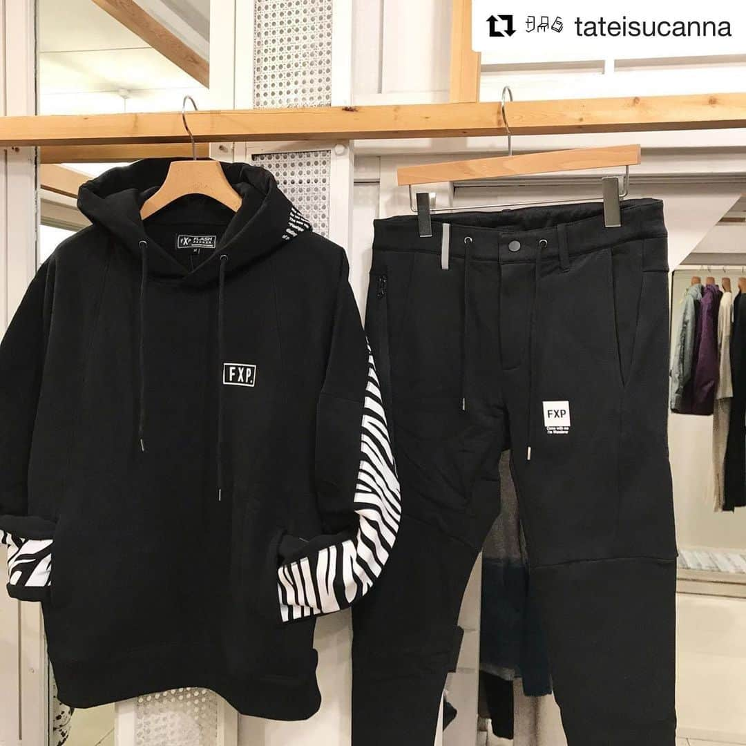 hiroecdさんのインスタグラム写真 - (hiroecdInstagram)「Beyond beyond ・ ・ ・  #Repost @tateisucanna with @get_repost ・・・ タテイスカンナ  ゼブラなフーディ 即完カラーのブラック と、  再々入荷のスキニージョグパンツ  きました。  あったかくて ビヨンビヨンに伸びるよ  #タテイスカンナ#flashpacker#フラッシュパッカー#フーディ#アニマル柄#ゼブラ#black#スキニーパンツ#ジョグパンツ#black#再入荷#再々入荷#webstore#代々木上原」2月18日 1時19分 - flash_packer_hiroki_ishida