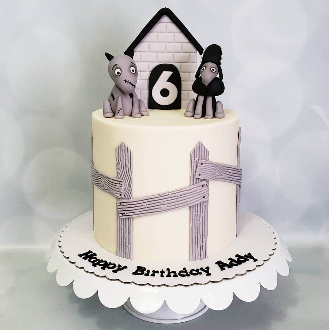 Honey Bee Cakesのインスタグラム：「Frankenweenie Cake」