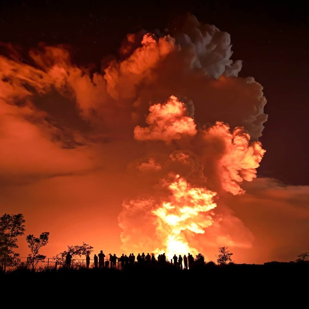 アメリカ内務省さんのインスタグラム写真 - (アメリカ内務省Instagram)「Volcanoes are geological builders of the earth and connect us to the core of our planet. At @USGSVolcanoes our scientists monitor and study volcanic activity across the country. Today we’re going to post throughout the day on our social media channels about what we volcaknow and lava about these hot objects of fascination. Photo of the recent eruption as ashes and steam rise high at the Kilauea Overlook in Hawai'i Volcanoes National Park (@hawaiivolcanoesnps) by Janice Wei, National Park Service. #usinterior #volcanoes #science #usgs #Hawaii」2月18日 1時28分 - usinterior