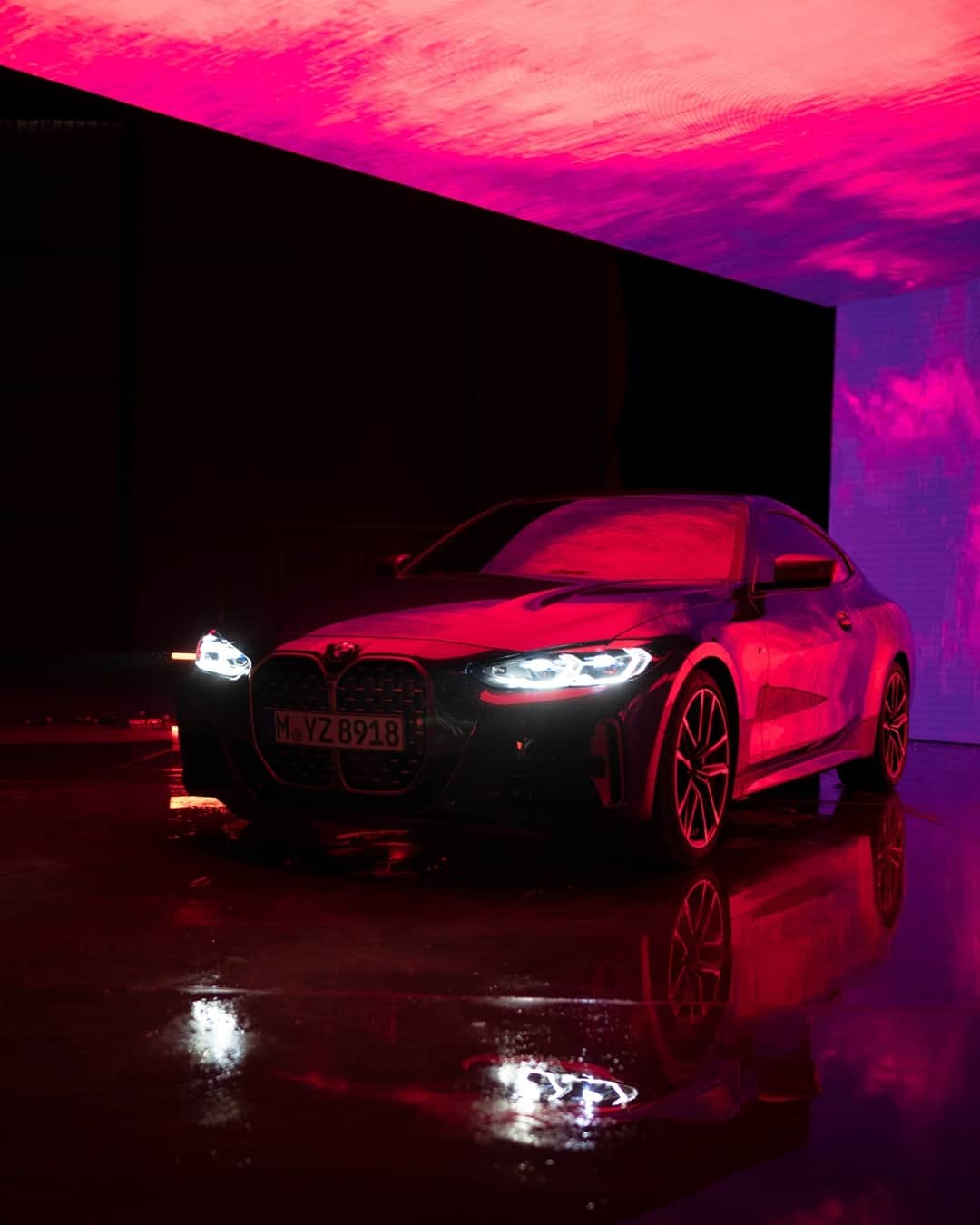 BMWのインスタグラム：「Day breaker. The new BMW 4 Series Coupé. #THE4 #BMW #4Series  __ BMW M440i xDrive Coupé: Fuel consumption weighted combined in l/100km: 7.1–6.8 (NEDC); 8.1–7.5 (WLTP), CO2 emissions weighted combined in g/km: 163–155 (NEDC); 186–170 (WLTP). Further information: www.bmw.com/disclaimer.   374 hp, 275 kW, 500 Nm, Acceleration (0-100 km/h): 4.5 s, Top speed (limited): 250 km/h.」