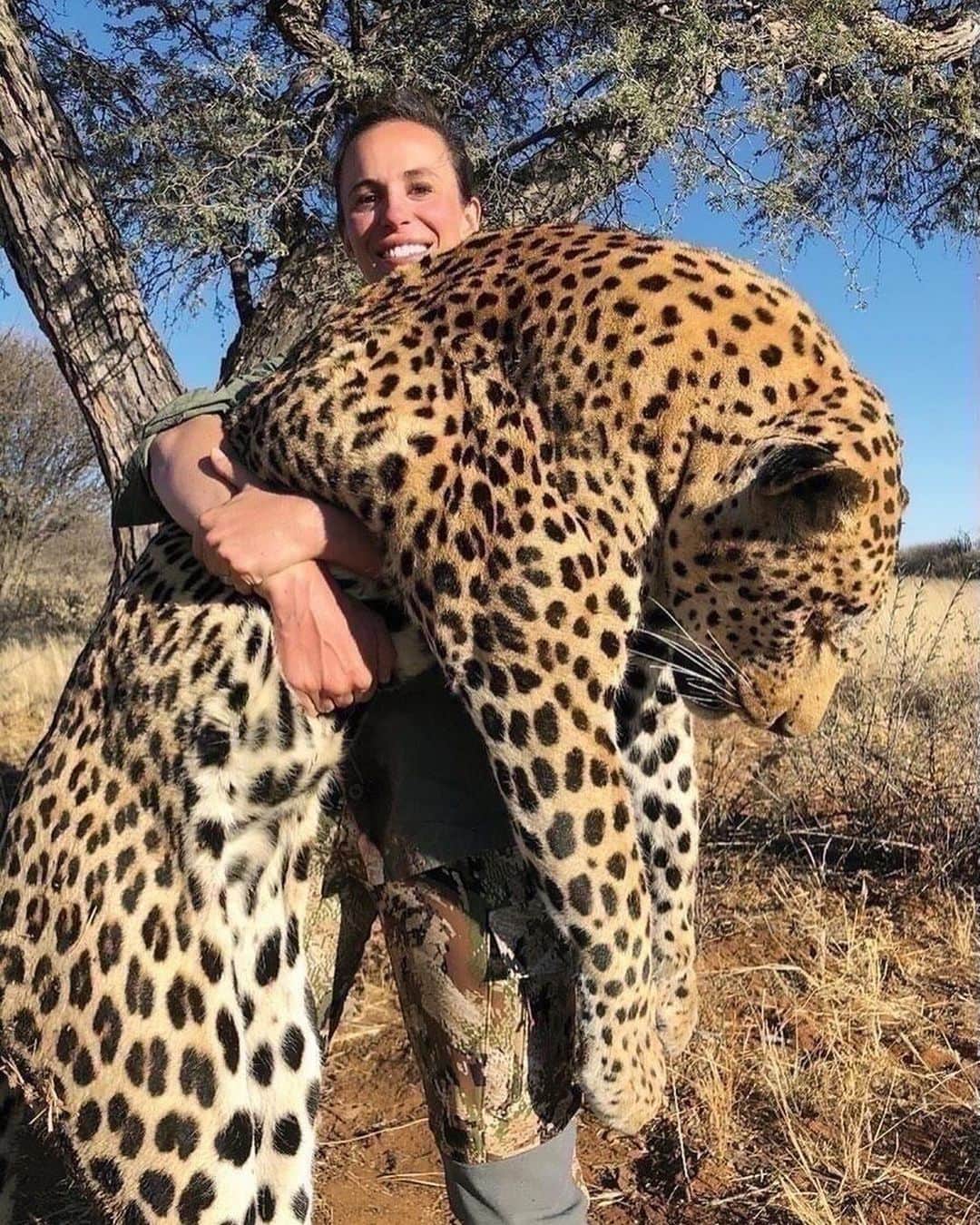 Awesome Wonderful Natureさんのインスタグラム写真 - (Awesome Wonderful NatureInstagram)「Hunter celebrating with leopard kill. PLEASE CLICK THE LINK IN OUR BIO TO HELP END LEOPARD POACHING @fantastic_earth 🙏😓  THE DEMAND FOR LEOPARD PARTS DOES NOT SEEM TO BE CHANGING AND WILL CONTINUE TO RISE UNTIL WE ALL WORK TOGETHER TO END THIS!  WE DESPERATELY NEED YOUR HELP TODAY TO HELP SAVE OUR LEOPARDS AND END THIS ALL  FOR EACH END LEOPARD POACHING T-SHIRT SOLD, WE DONATE DIRECTLY TO LEOPARD CHARITIES WORLDWIDE.  THIS WILL GO TOWARDS: * Helping to train rangers in anti-poaching patrols and wildlife monitoring skills. * Working with local communities to protect leopards habitats from the threat of poachers. * The use of equipment to effectively track snow leopards with GPS collars  CLICK THE LINK IN OUR BIO TO DONATE @fantastic_earth 🤏🤏」2月18日 1時41分 - fantastic_earth