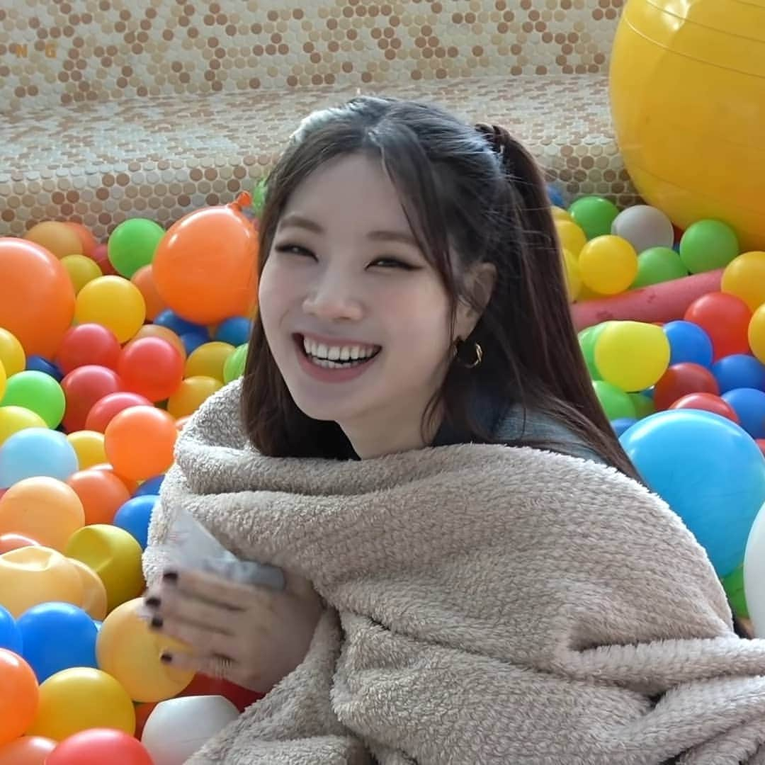 ダヒョンさんのインスタグラム写真 - (ダヒョンInstagram)「Fact: This Dahyun look will go down in history as one of THE BEST 🤍」2月18日 1時33分 - dahyun.news