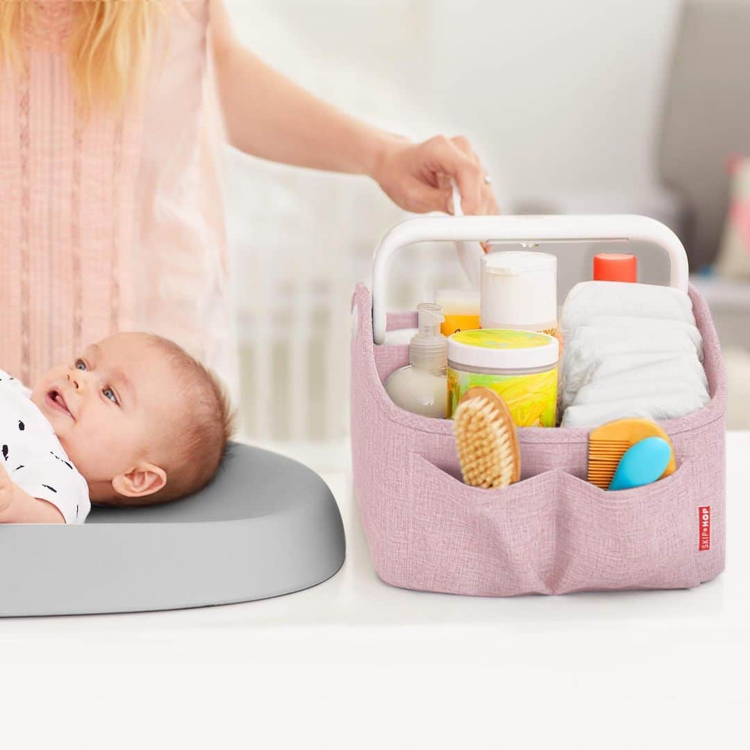 Skip Hopさんのインスタグラム写真 - (Skip HopInstagram)「Think Pink! Our award-winning Diaper Caddy now comes in pretty pink. 💗 Keeps all you need for changing your littles right at your finger tips (plus, a light for night)!  #nurserymadebetter #diaperchanges #skiphop」2月18日 1時33分 - skiphop
