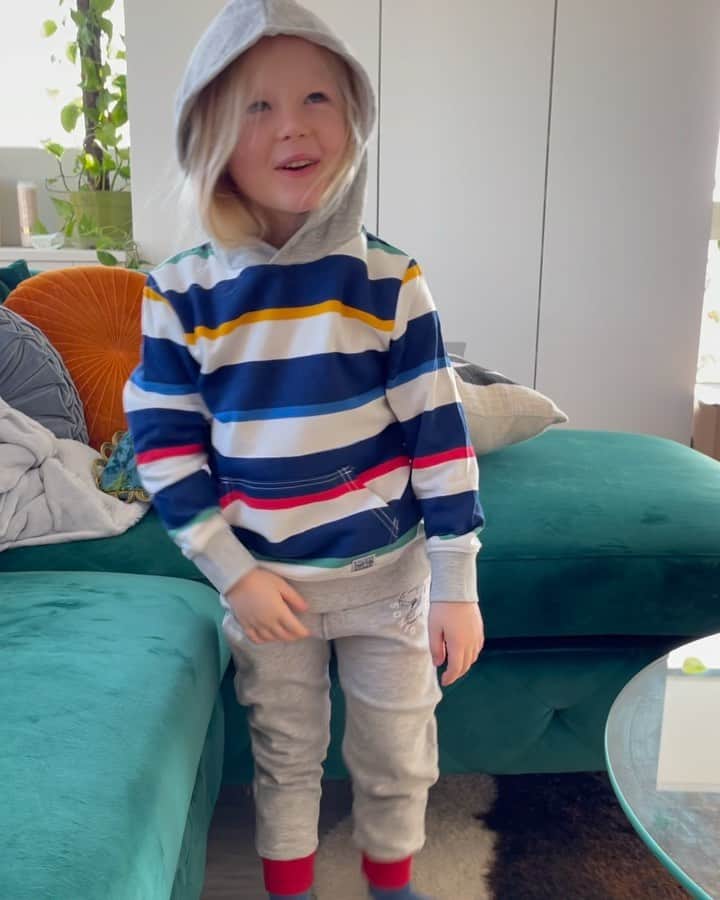 テス・ホリデーのインスタグラム：「Someone got new clothes & the attitude is already running deep over here 🤣😰 #poppintags」