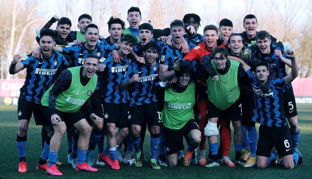 インテルナツィオナーレ・ミラノさんのインスタグラム写真 - (インテルナツィオナーレ・ミラノInstagram)「DERBY PRIMAVERA ⚫️🔵 The #DerbyMilano goes the way of the Nerazzurri! #MilanInter finishes with a final score of 3-0 to #Inter! #ForzaInter #InterYouth #Primavera #Football #U19」2月18日 1時44分 - inter