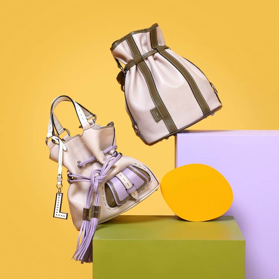 ランセルのインスタグラム：「Entre les deux mon cœur balance…  Premier Flirt et Elsa – Cuir grainé et cuir embossé – Multico roche Two of a kind Premier Flirt and Elsa – Grained leather and embossed leather – Multico roche #PremierFlirtByLancel #ElsaByLancel #SS21 #Lancel」