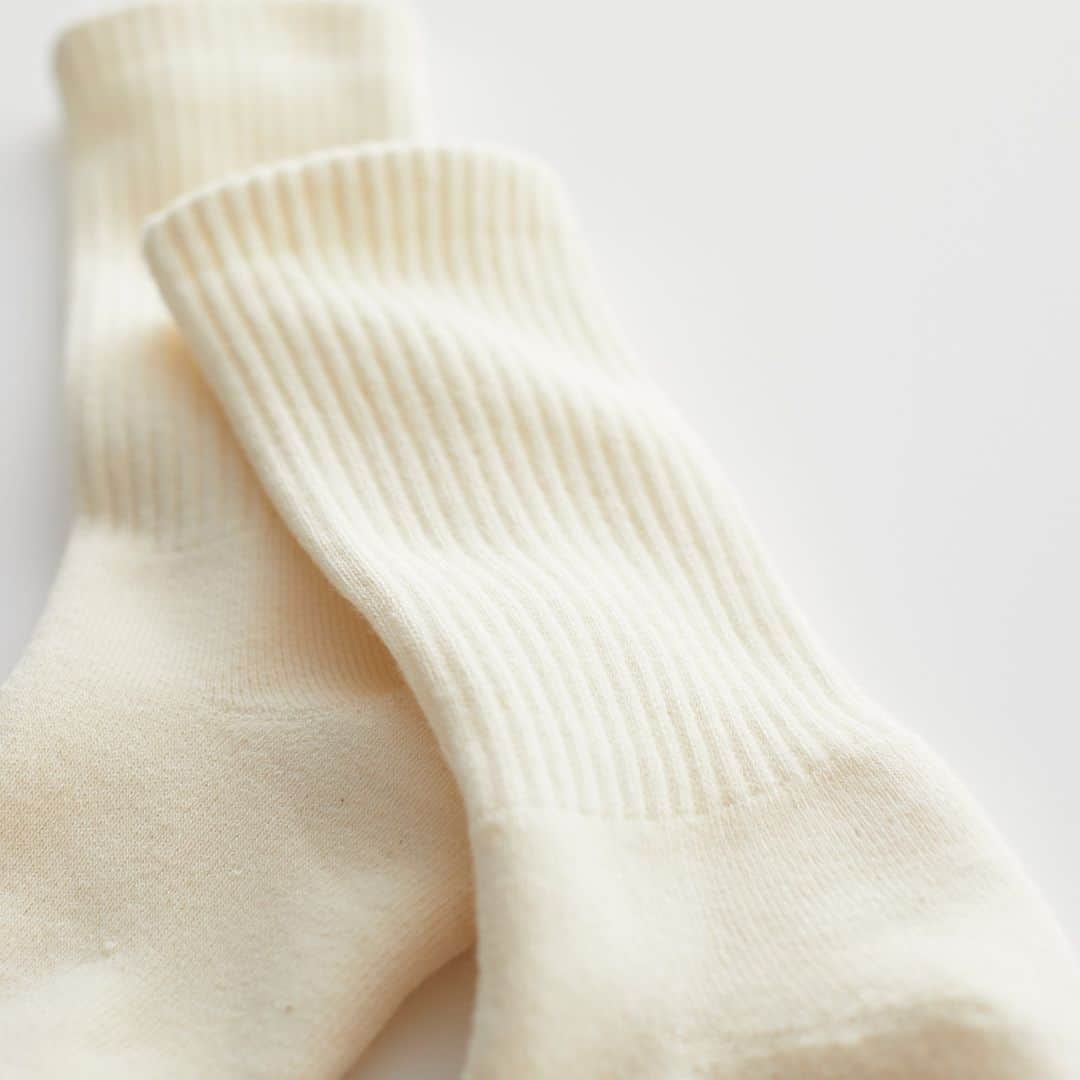 MUJI USAさんのインスタグラム写真 - (MUJI USAInstagram)「Knit for comfort.   Outfitted with a 90 degree heel pocket, MUJI Right Angle Socks prevent bunching, slipping, and stay put in place.   #muji #mujiusa」2月18日 2時09分 - mujiusa