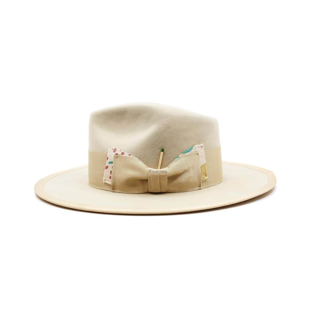Nick Fouquetさんのインスタグラム写真 - (Nick FouquetInstagram)「Petit Papillon 🦋 A piece from the last collection where we used or psychedelic garden print. This hat is a special piece that’s subtle and chic. Discreet and stealth. Bone color layered with  NF fabric. The butterfly is 1/2 male and 1/2 female , symbolizing strength and unity.」2月18日 2時11分 - nickfouquet