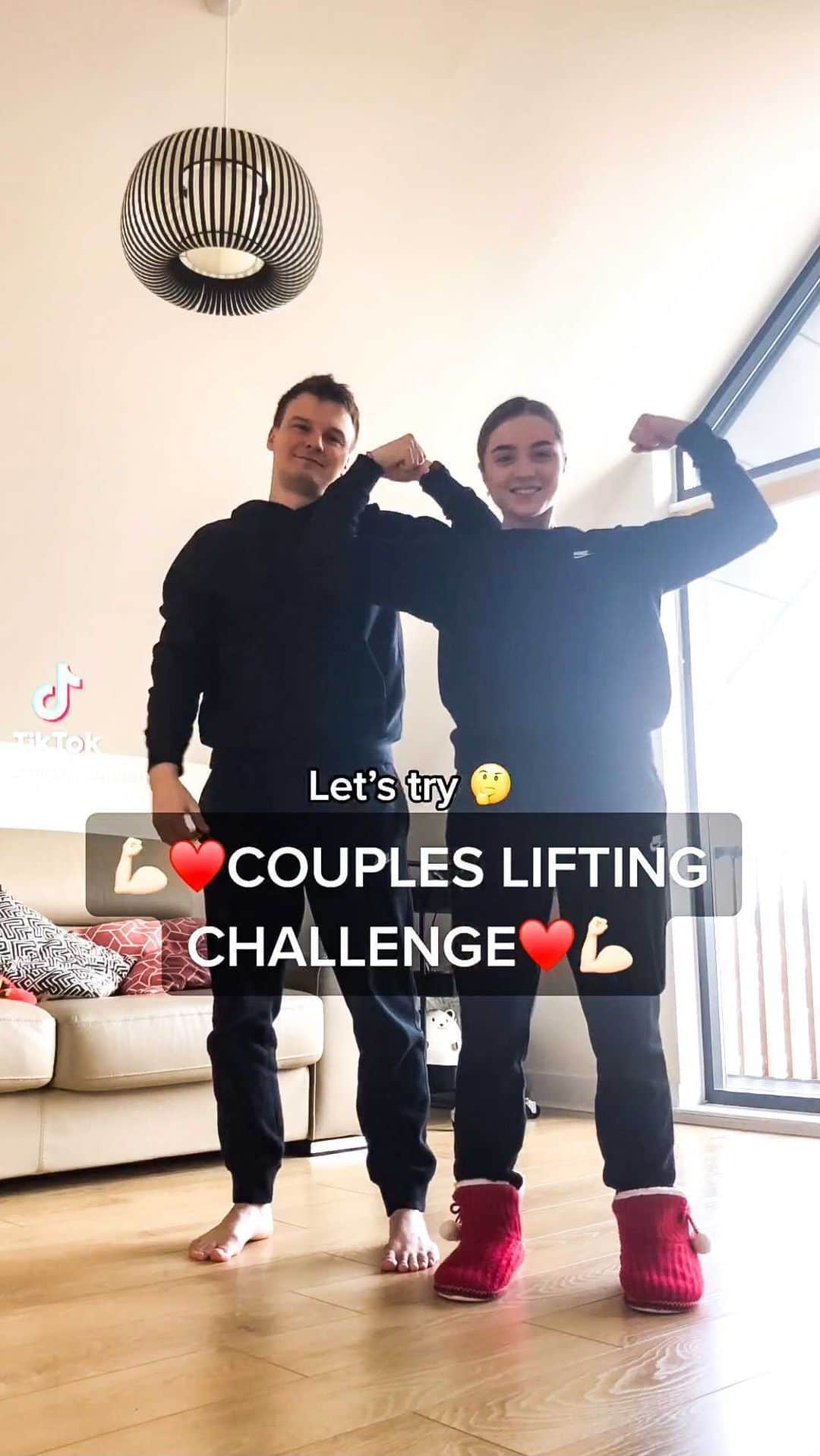 アレキサンドラ・ゴロフキナのインスタグラム：「Lifting Challenge 😆👌🏼 @lukasdolinskis ♥️ ••• #couple #lifting #challenge #coupleschallenge #squat #deadlift #pushup #hipthrust」