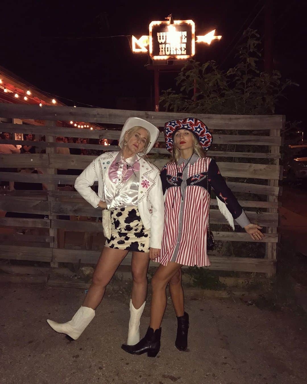 のインスタグラム：「For the first time in 100 years we aren’t celebrating our birthday together 💔 Does it even count?!? HAPPY BIRTHDAY to my BFF @cassiecoane I love you!! #bff #bestfriends #bestfriendsforever #justthetwoofus #notanad #notspon」