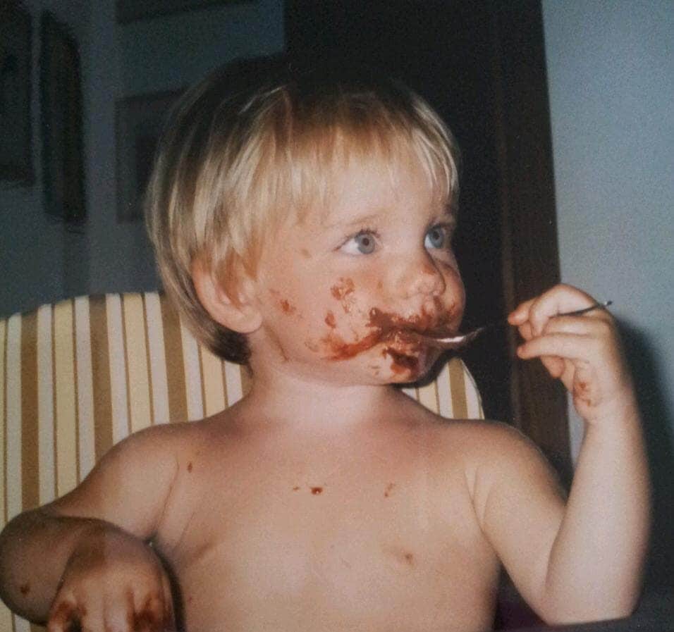 ベアトリーチェ・ヴィオのインスタグラム：「20 anni dopo vi assicuro che finisce sempre allo stesso modo con la cioccolata! 😅🍫」