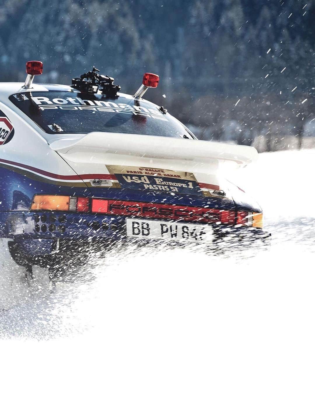 Porscheさんのインスタグラム写真 - (PorscheInstagram)「Daredevil's paradise: for more than 20 years, the GP Ice Race has taken place on Austria’s frozen Lake Zell in honour of Ferdinand Porsche. From its 2019 revival, to 2021's renamed 'Cold Start by GP' taking place without any crowds, the adrenaline-fuelled event lives on, with @ferdipor himself as one of the organisers.   (📸 @stephan_bauer & @curvesmagazin) __ Boxster 25 years: Fuel consumption combined: 10,8 - 9,6 l/100 km; CO2 emissions combined: 246 - 219 g/km I https://porsche.click/DAT-Leitfaden I Status: 02/2021」2月18日 2時30分 - porsche