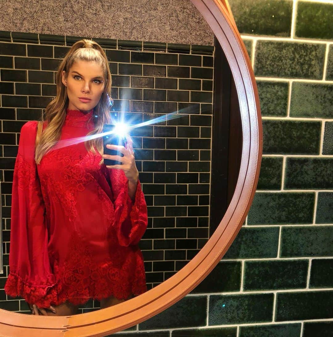 Ashley Haasのインスタグラム：「No flash photography please 📸」