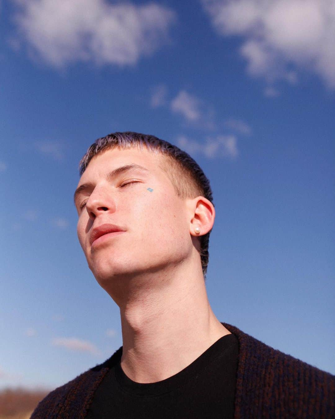 マイラ・ダルブサイオのインスタグラム：「New feature on @gusdapperton for @doingbirdmagazine. Shot in New York, 2020.  Thank you @bennett_abby @rhicook @positivefdbk and my number one guy @zacbayly ✨💗  #studiomyla #doingbirdmagazine #gusdapperton」