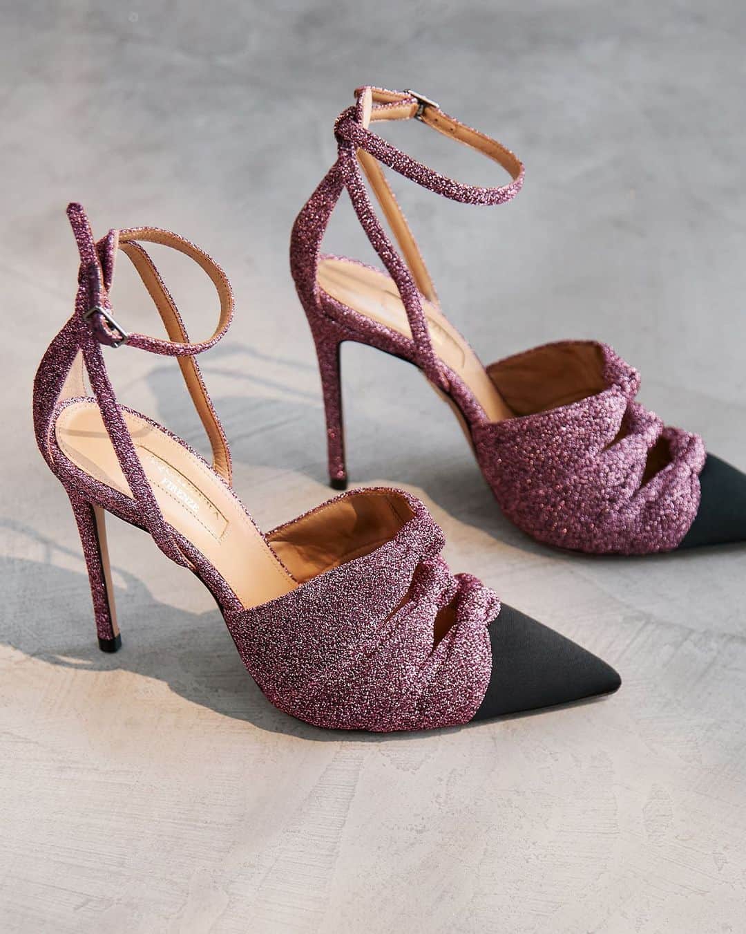 The Outnetのインスタグラム：「We all need a little sprinkle of @aquazzura lilac in our lives. Wait. Did we say sprinkle? We meant sparkle.   Shop all your favorite Instagram looks, just visit the link in bio」