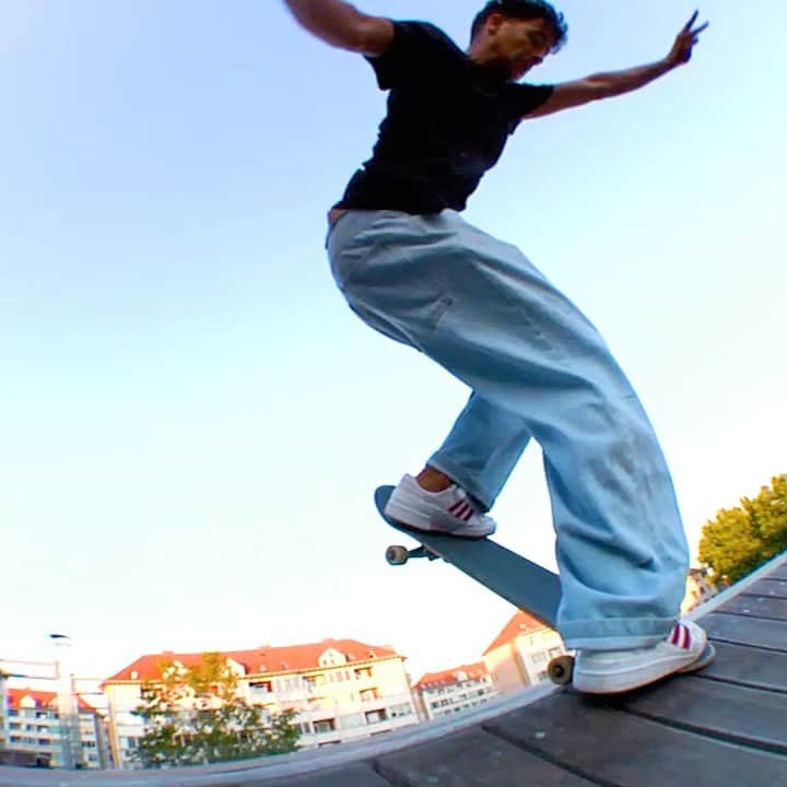 adidas Skateboardingのインスタグラム：「Congrats @heitordasilva on going pro for @palaceskateboards 🍾🎊!  Head to @palaceskateboards and watch Heitor’s pro Palace part ‘Man of das World’ 🌏. • #adidasskateboarding #palaceskateboards 🎥 @austinbristow @taousen_grills」