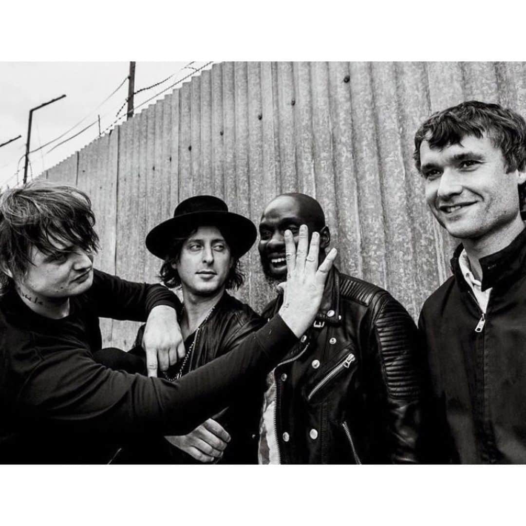 カール・バラーのインスタグラム：「A Happy Birthday to dear Mr Lombard. x  #forhesajollygoodfellow #andsosayallofus @johncoryhassall」