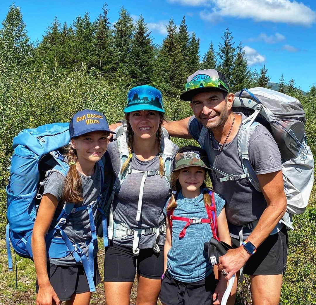 オスプレーのインスタグラム：「#OspreyAthlete and professional explorer @RayZahab feels very fortunate to do what he loves. He has run over 17,000 km across the far corners of the world in the last 15 years. But the greatest gift in his life has been being a dad. Every week, they hold "family day," a day of no pressure adventure and quality time with his wife, Kath, and their two girls, Mia and Anika.   ''On all of my expeditions since then, I dream about days when I return home, to create our own family adventures big and small. I see in my daughters a growing fascination of what adventures are out there waiting for them, and it stokes me so much that they are getting increasingly excited to explore in bigger way, and they have a big goal set for the near future!'' - Ray   Tune into our stories and posts today and get a peek into what family day entails for this Ottawa-based adventure clan, and how they make their outdoor adventures fun for all.   📷 by @rayzahab  Featured pack from the Daylite, Ace, Levity, and Exos/Eja Series #ospreypacks」