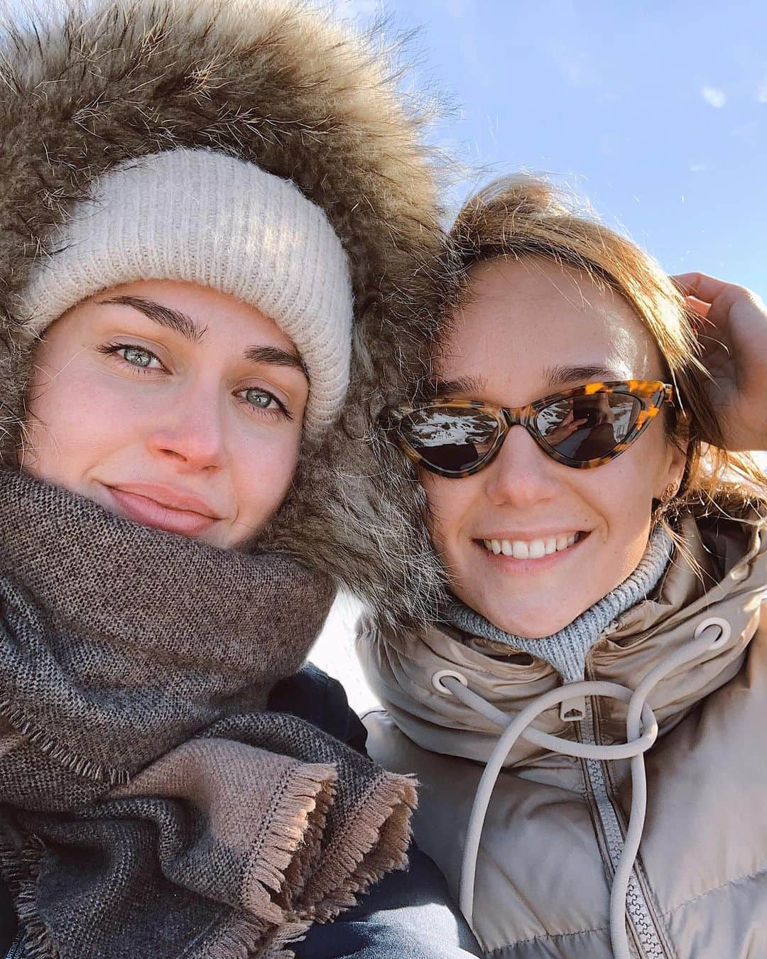 ズザンナ・ヤカボスのインスタグラム：「adventure of 🦒 and 🦙 #nottoday #whoiswho」