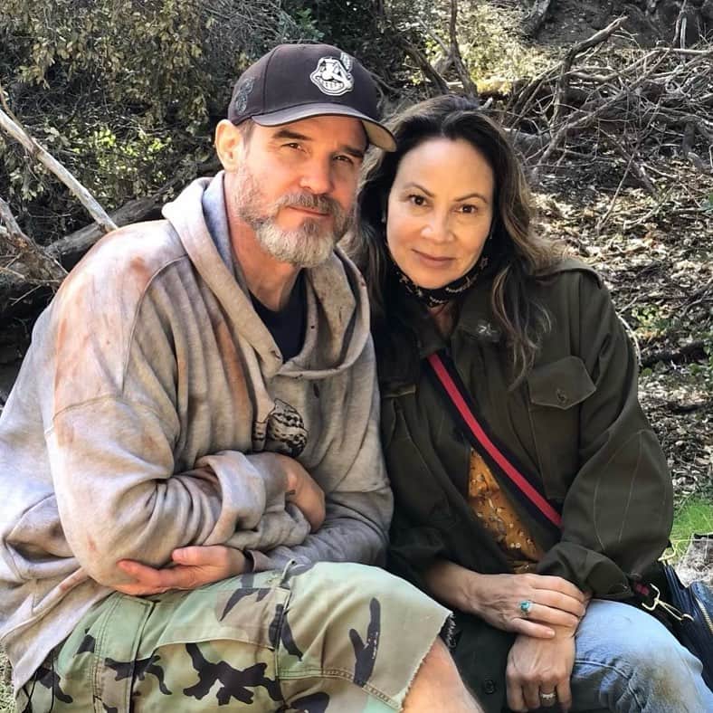 エディ・マクリントックのインスタグラム：「Sitting in the woods, because nature is cool.」