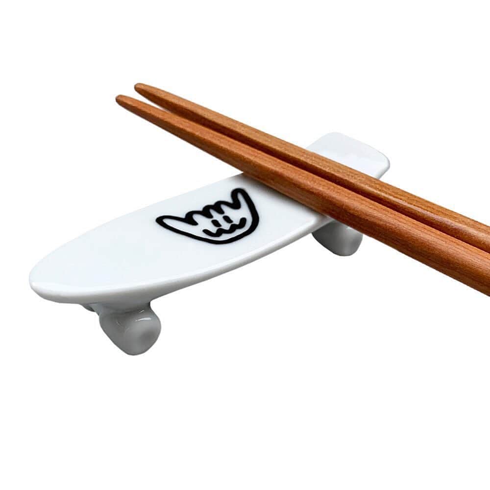 Shing02のインスタグラム：「@talky_insta x @shmileyshaka 🛹🥢 ceramic chopstick rest 🤙🏼 via @yesgoodmarket "this product is a ceramic piece, not a finger skateboard" 😂」